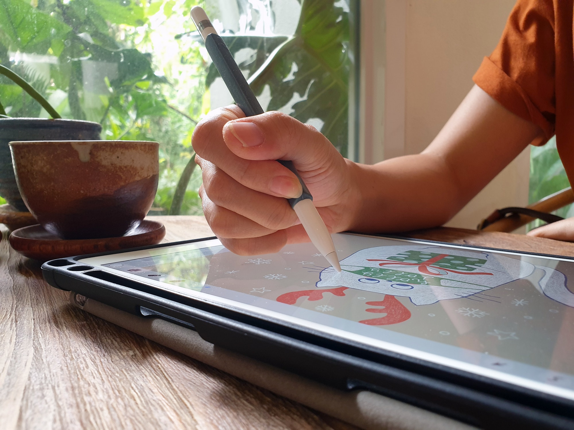 Close up woman artist illustrator painting drawing on touch pad digital tablet with stylus